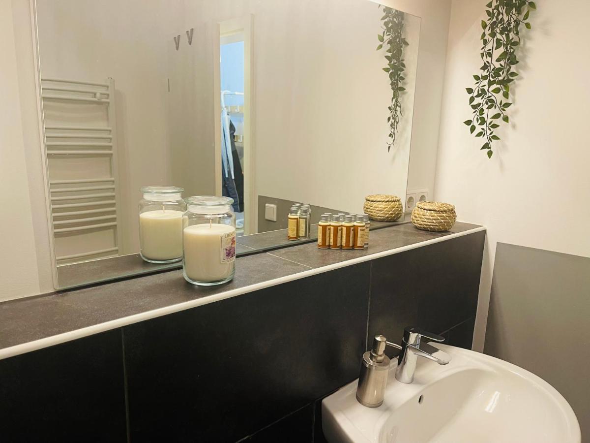 Modern * Gemuetlich * Nespresso * Terrasse * Netflix Appartement Duisburg Buitenkant foto