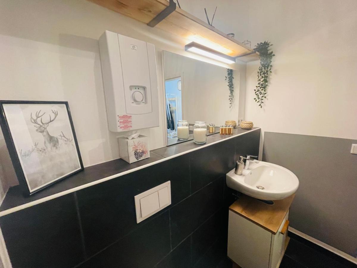 Modern * Gemuetlich * Nespresso * Terrasse * Netflix Appartement Duisburg Buitenkant foto